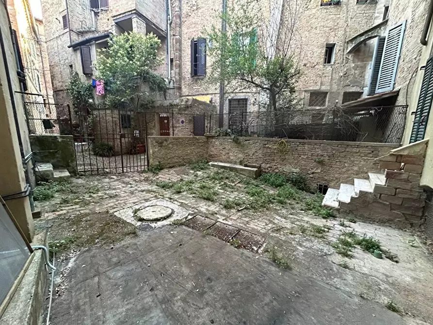 Immagine 35 di Appartamento in vendita  a Siena