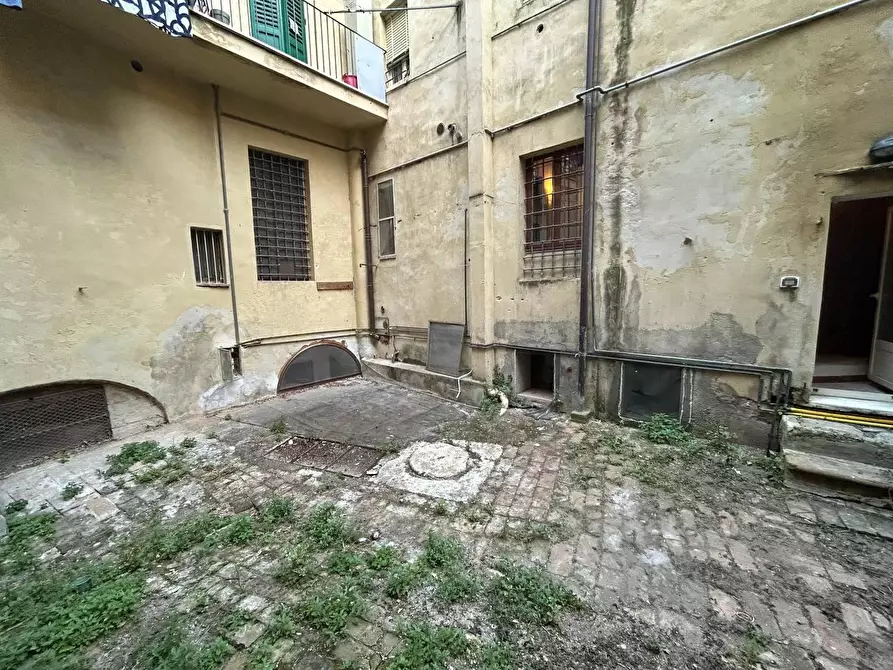 Immagine 36 di Appartamento in vendita  a Siena