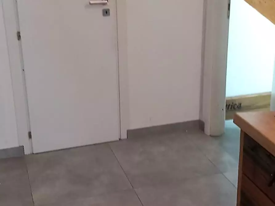 Immagine 10 di Locale commerciale in affitto  a Bientina