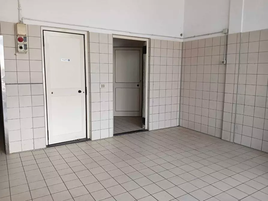 Immagine 5 di Laboratorio in affitto  a San Giuliano Terme
