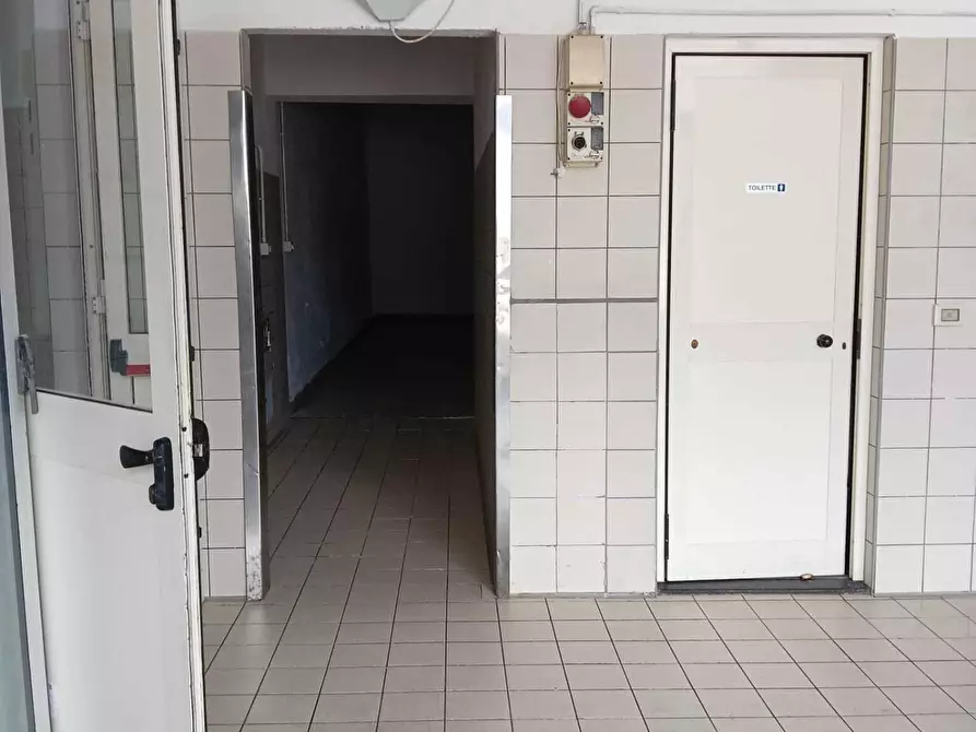 Immagine 6 di Laboratorio in affitto  a San Giuliano Terme