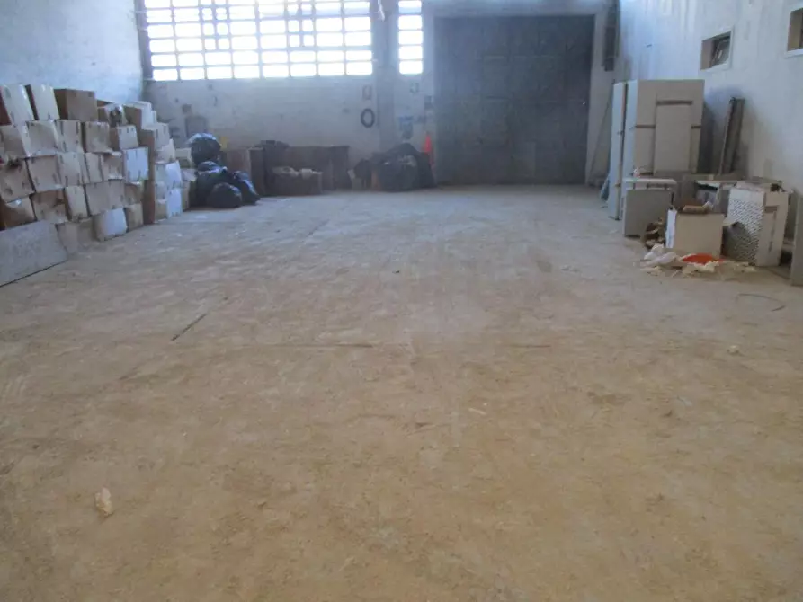 Immagine 1 di Attività artigianale in vendita  a Bientina