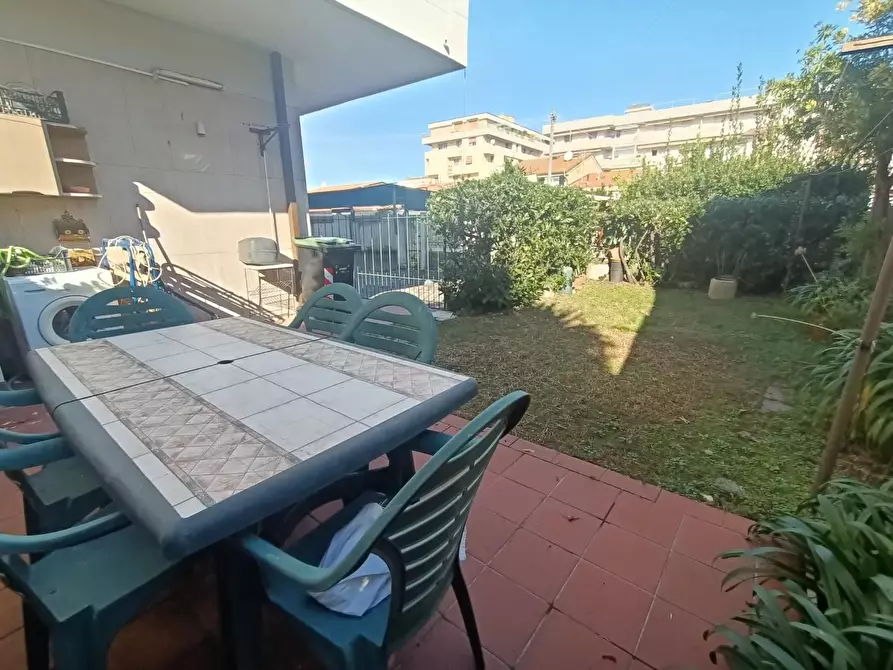 Immagine 9 di Appartamento in vendita  a Carrara