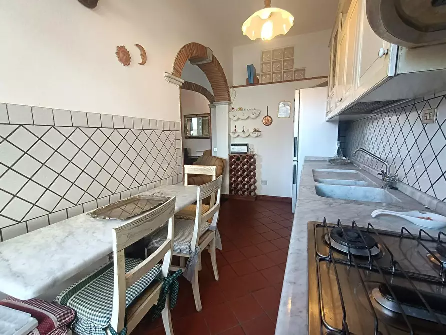 Immagine 21 di Appartamento in vendita  a Carrara