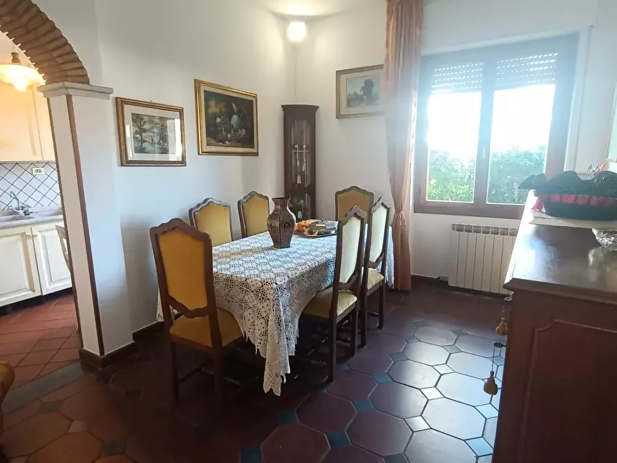 Immagine 10 di Appartamento in vendita  a Carrara