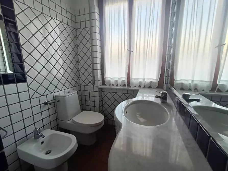 Immagine 7 di Appartamento in vendita  a Carrara