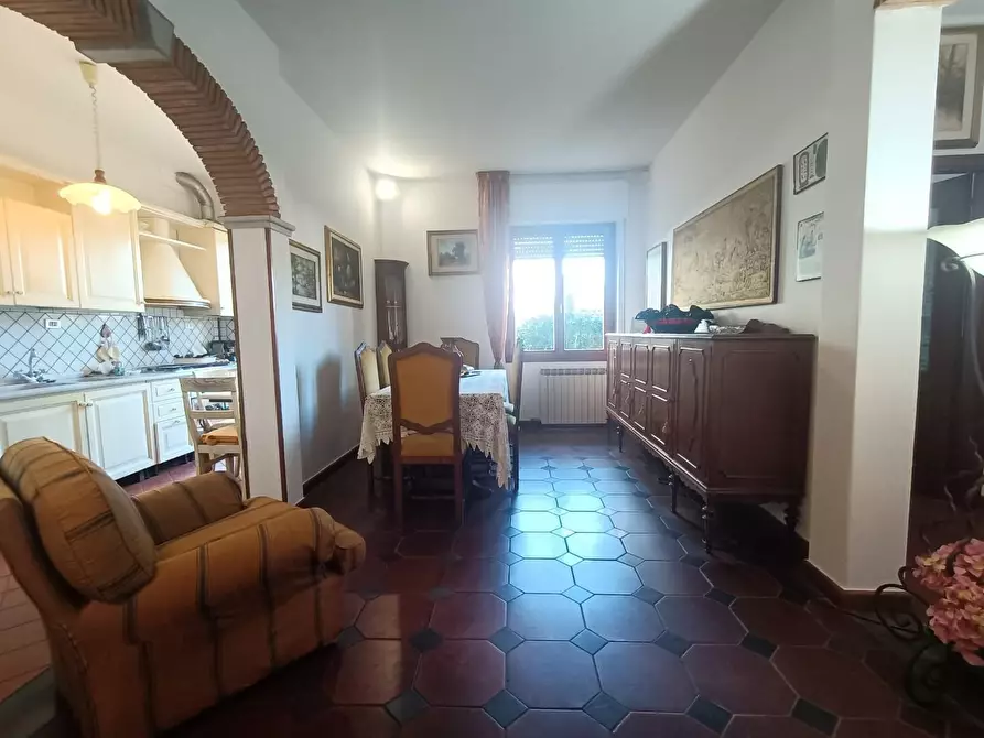 Immagine 15 di Appartamento in vendita  a Carrara