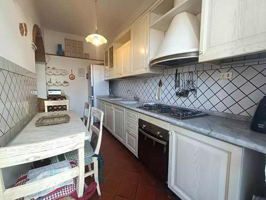 Immagine 18 di Appartamento in vendita  a Carrara