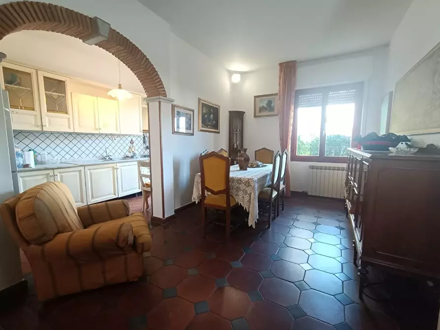 Immagine 2 di Appartamento in vendita  a Carrara