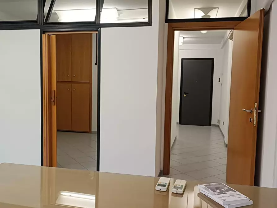 Immagine 4 di Ufficio in vendita  a Massa
