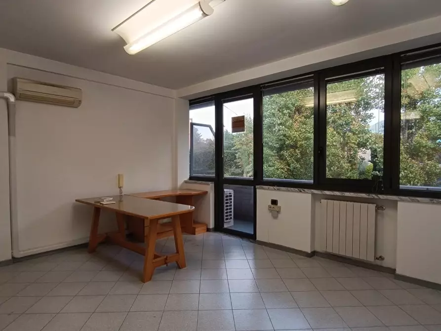 Immagine 3 di Ufficio in vendita  a Massa