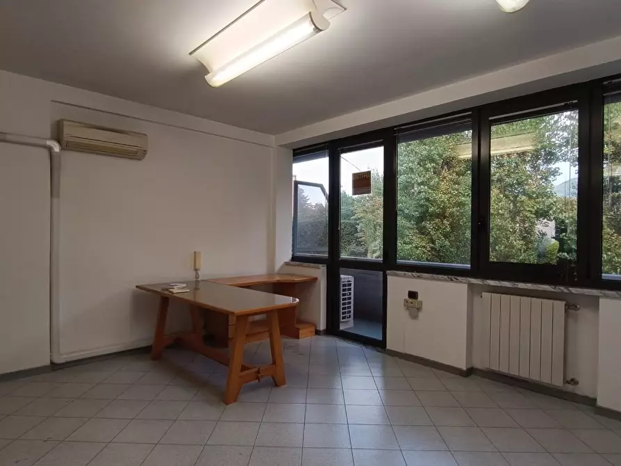 Immagine 2 di Ufficio in vendita  a Massa