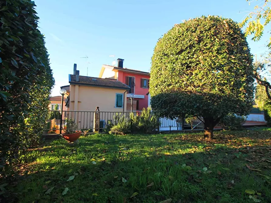 Immagine 2 di Casa bifamiliare in vendita  a Lamporecchio