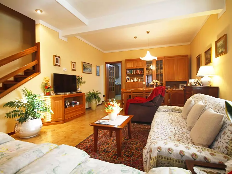 Immagine 4 di Casa bifamiliare in vendita  a Lamporecchio