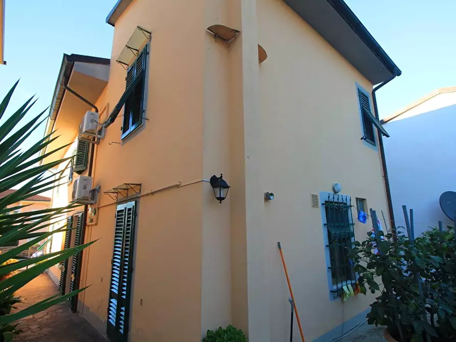 Immagine 3 di Casa bifamiliare in vendita  a Lamporecchio