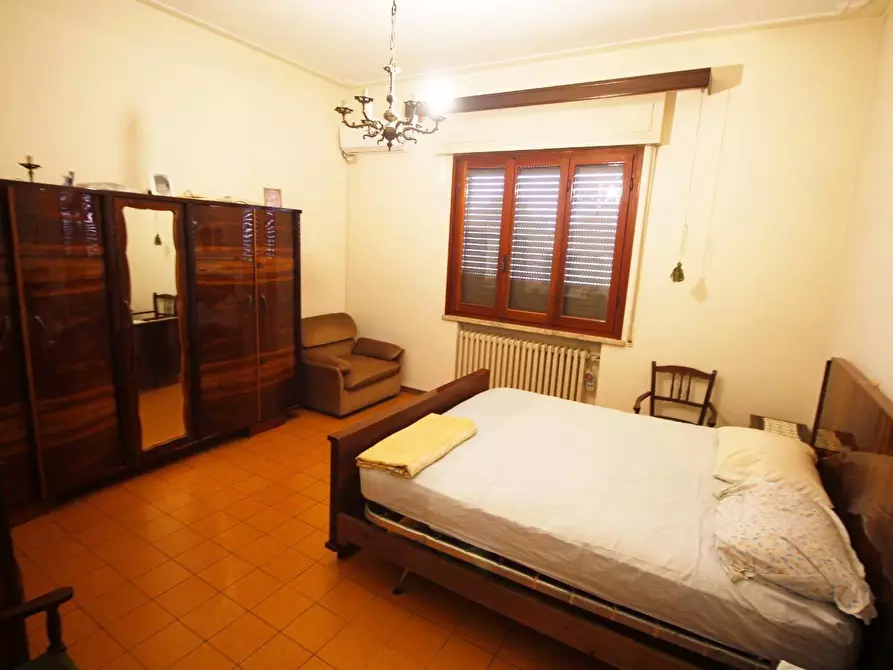 Immagine 4 di Villa in vendita  a Larciano