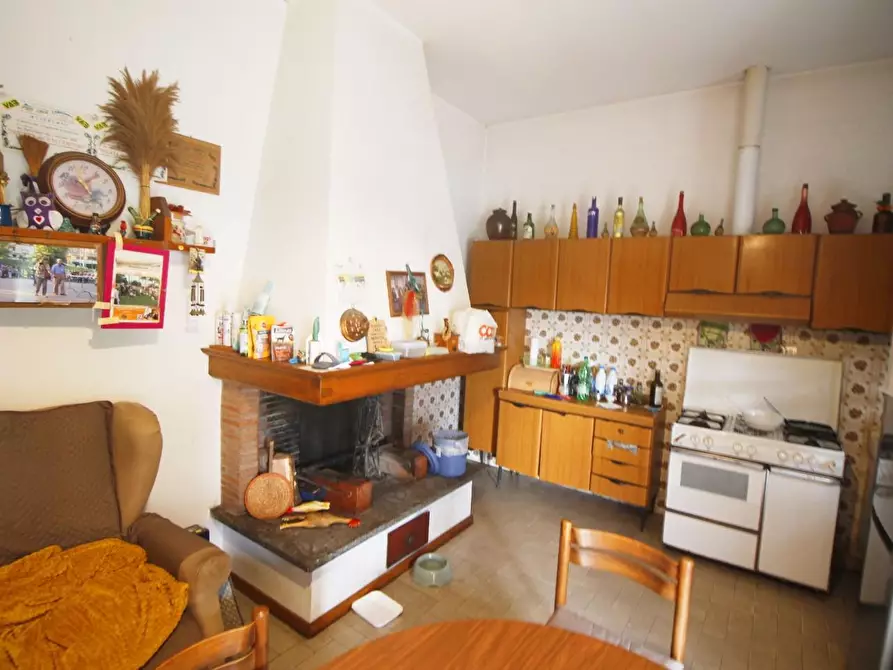 Immagine 14 di Villa in vendita  a Larciano