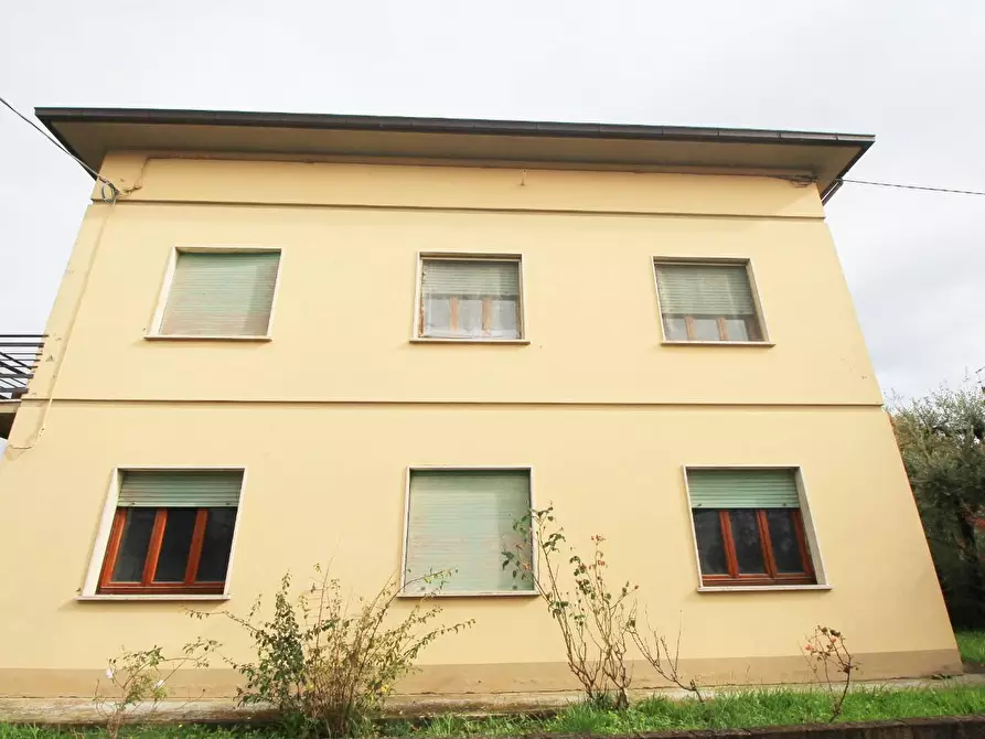 Immagine 8 di Villa in vendita  a Larciano