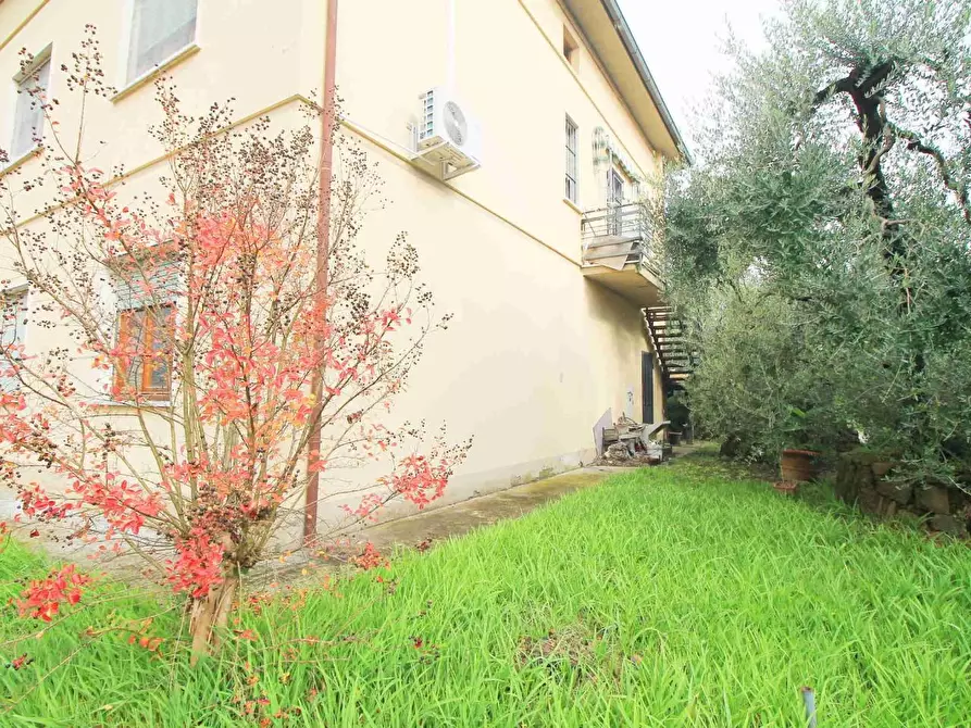 Immagine 9 di Villa in vendita  a Larciano