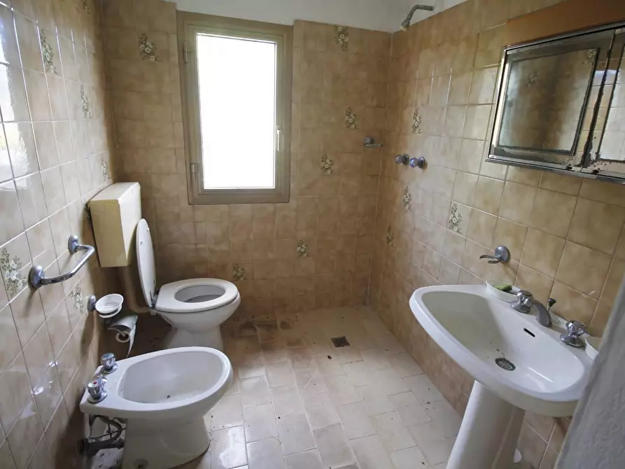 Immagine 15 di Casa colonica in vendita  a Vinci