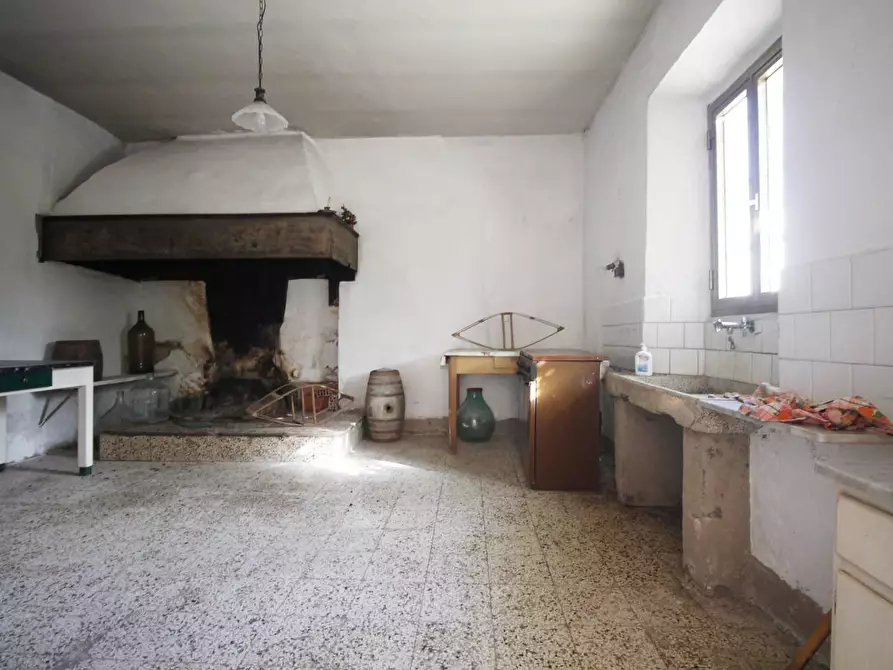 Immagine 6 di Casa colonica in vendita  a Vinci