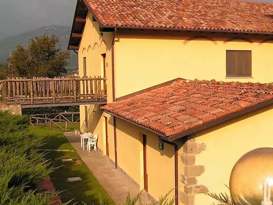 Immagine 11 di Casa colonica in vendita  a Castelnuovo Di Garfagnana
