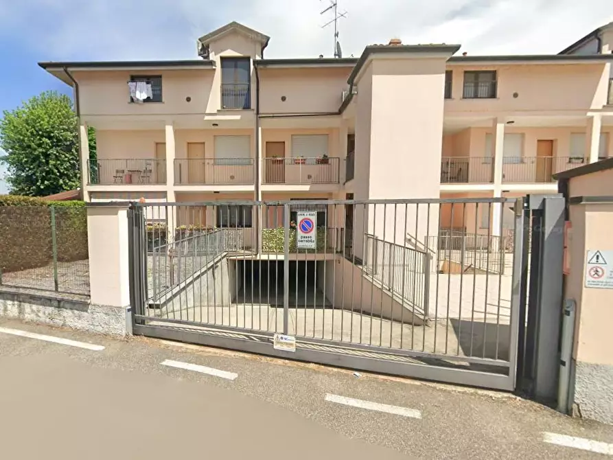 Immagine 1 di Garage in vendita  a Rosate