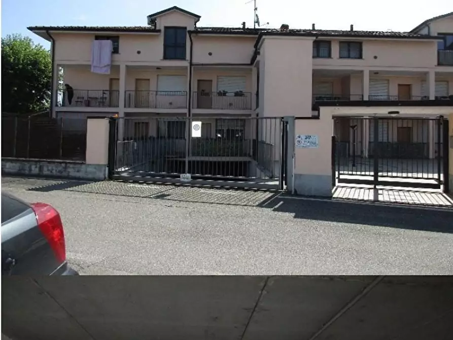 Immagine 2 di Garage in vendita  a Rosate