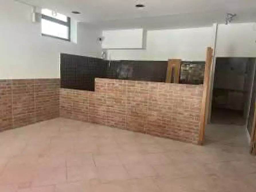 Immagine 3 di Negozio in vendita  a Pistoia