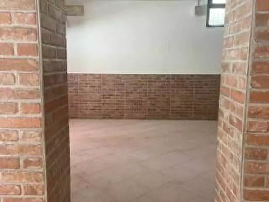 Immagine 5 di Negozio in vendita  a Pistoia