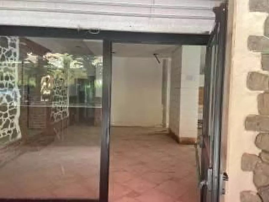 Immagine 2 di Negozio in vendita  a Pistoia