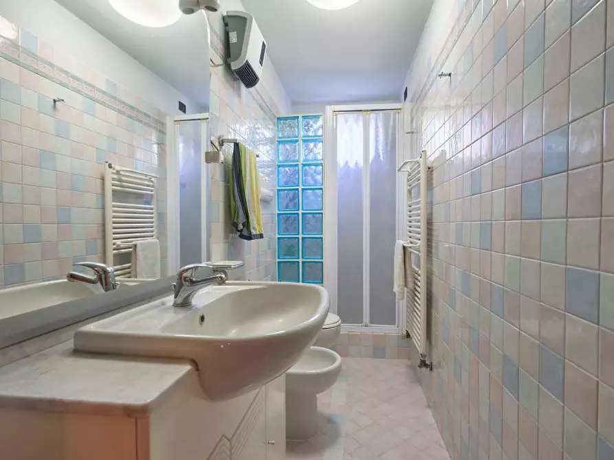 Immagine 17 di Casa colonica in vendita  a Empoli