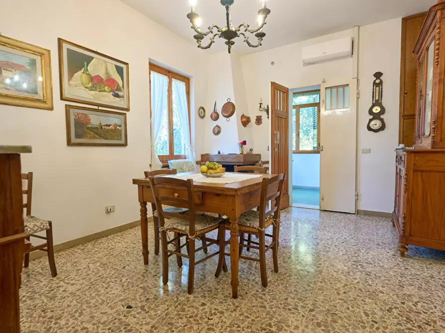 Immagine 21 di Casa colonica in vendita  a Empoli