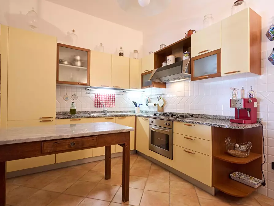 Immagine 6 di Casa colonica in vendita  a Empoli