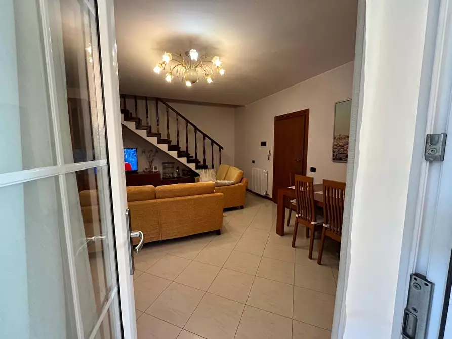 Immagine 7 di Villetta a schiera in vendita  a Massa