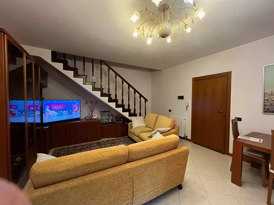 Immagine 11 di Villetta a schiera in vendita  a Massa