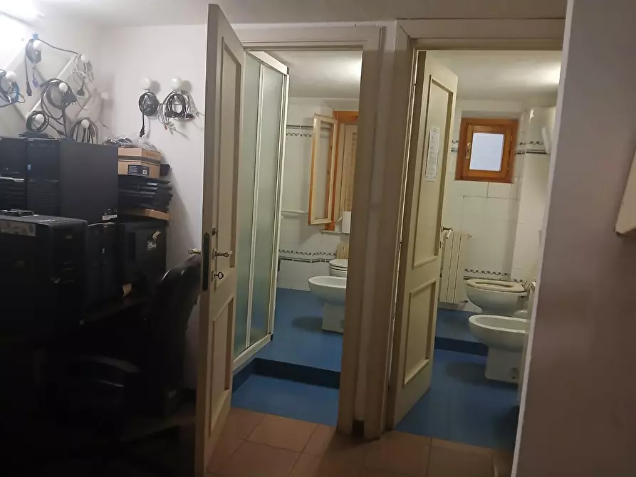 Immagine 10 di Appartamento in vendita  a Livorno