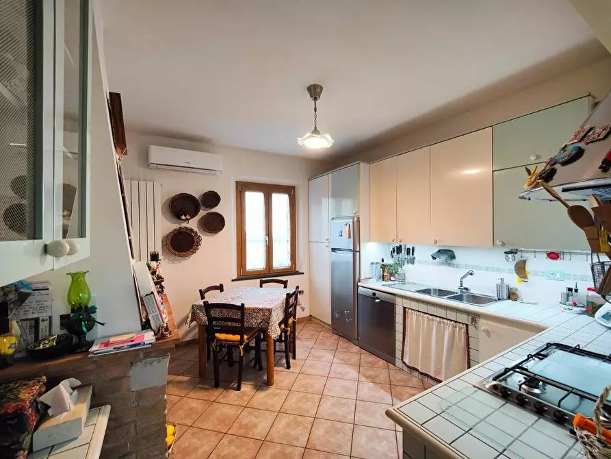 Immagine 10 di Casa colonica in vendita  a Pontedera