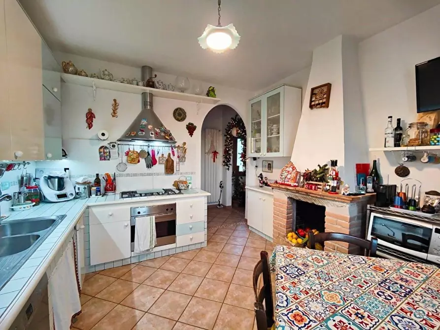 Immagine 7 di Casa colonica in vendita  a Pontedera