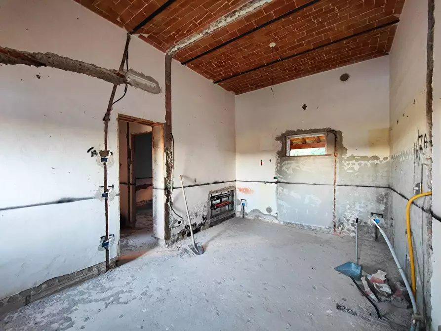 Immagine 40 di Casa colonica in vendita  a Pontedera