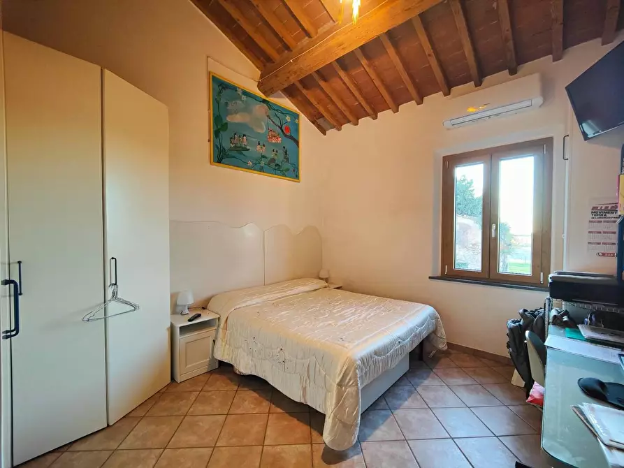 Immagine 13 di Casa colonica in vendita  a Pontedera