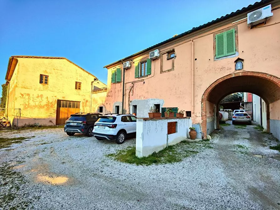 Immagine 46 di Casa colonica in vendita  a Pontedera
