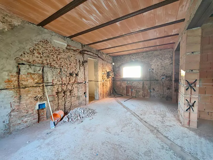 Immagine 36 di Casa colonica in vendita  a Pontedera