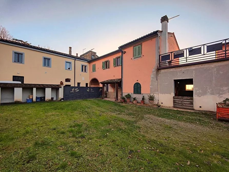 Immagine 45 di Casa colonica in vendita  a Pontedera