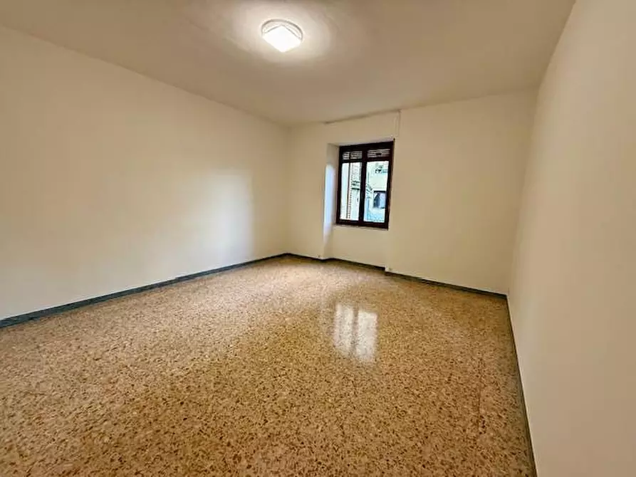 Immagine 21 di Appartamento in vendita  a Siena