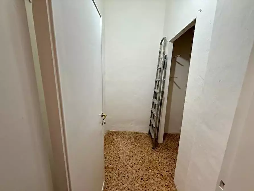 Immagine 13 di Appartamento in vendita  a Siena