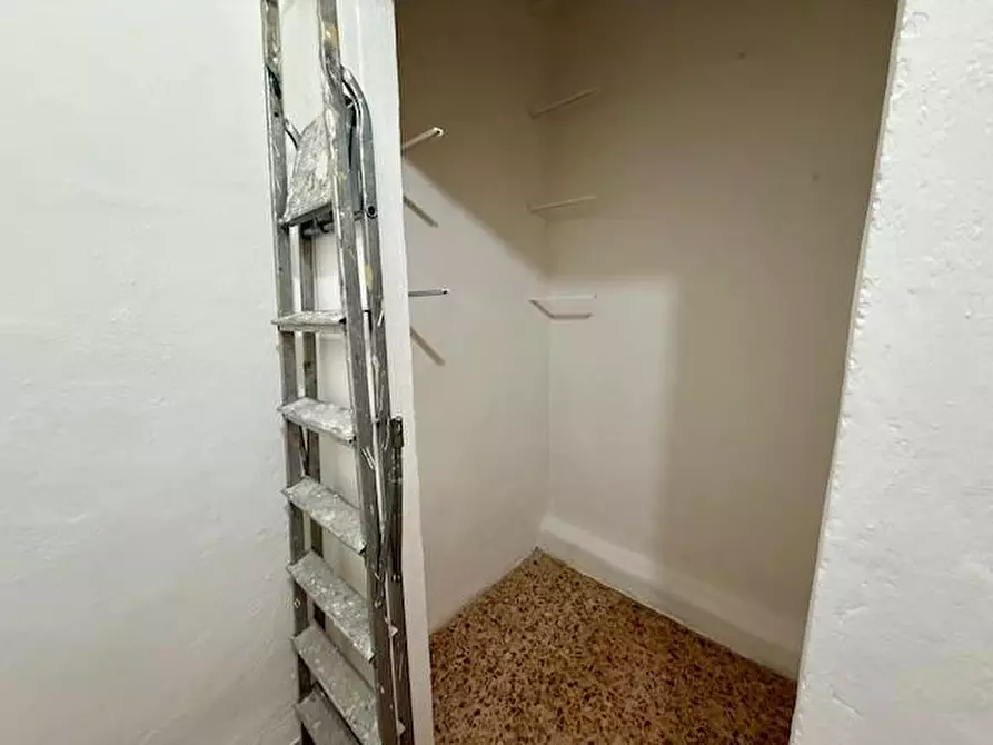 Immagine 14 di Appartamento in vendita  a Siena