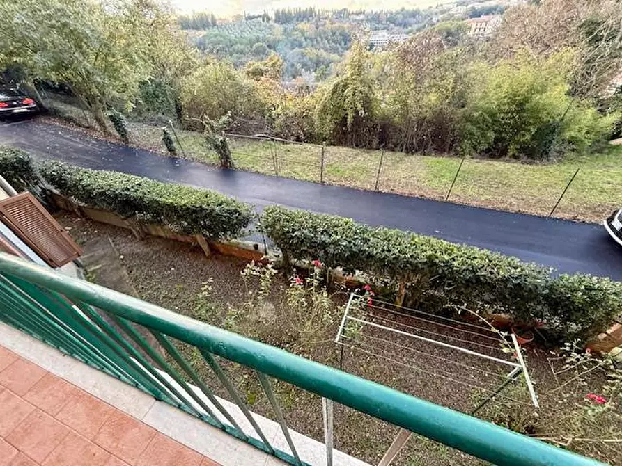 Immagine 11 di Appartamento in vendita  a Siena