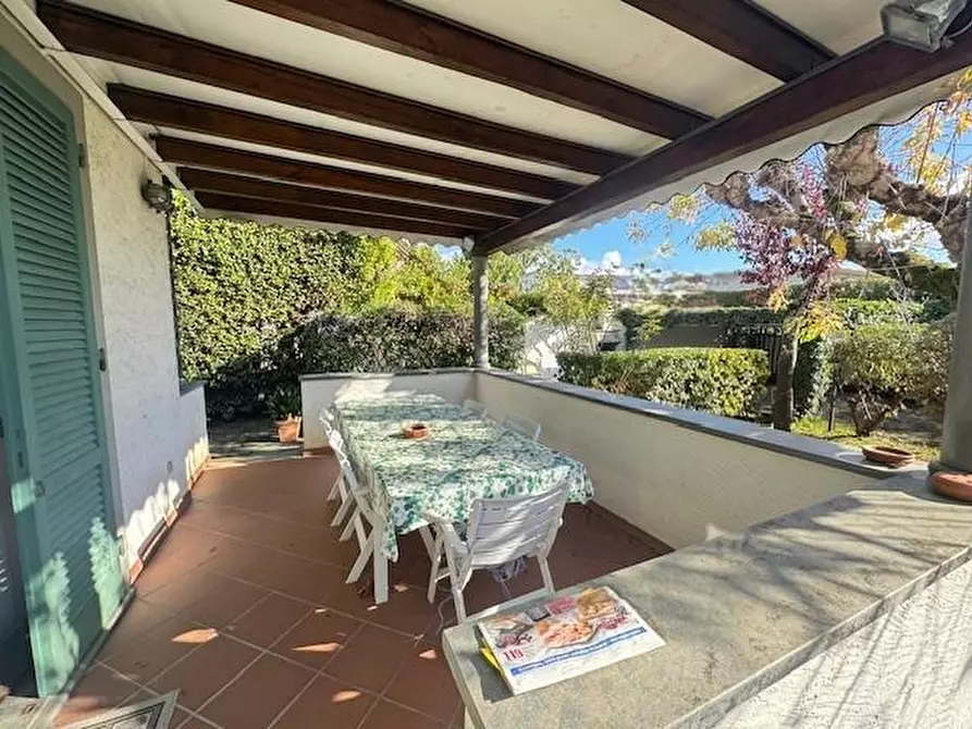 Immagine 4 di Villa in vendita  a Forte Dei Marmi