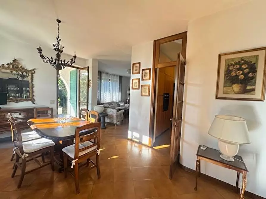 Immagine 11 di Villa in vendita  a Forte Dei Marmi